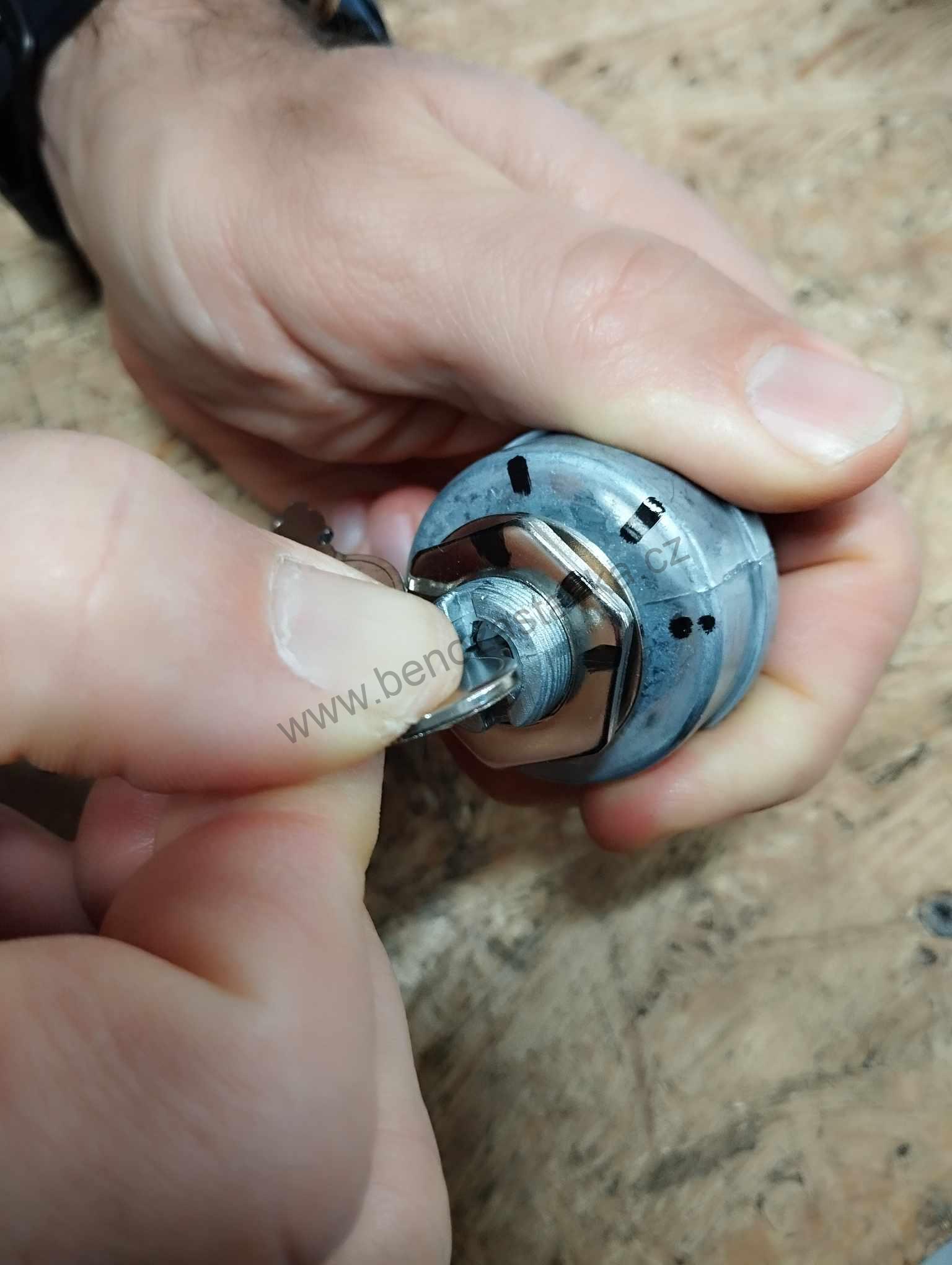 Spínací skříňka dvoupolohová, 2 klíče