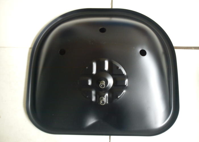 Univerzální anatomické sedadlo, lavor - kovové černé - pro starší traktory 48x44