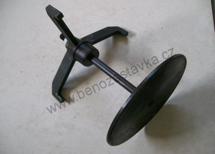 Stahovák dvojúčelové spojky - Zetor