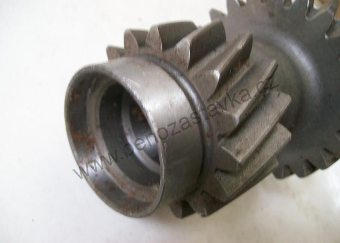 Hnací dvojkolo vývodového hřídele - Zetor URII