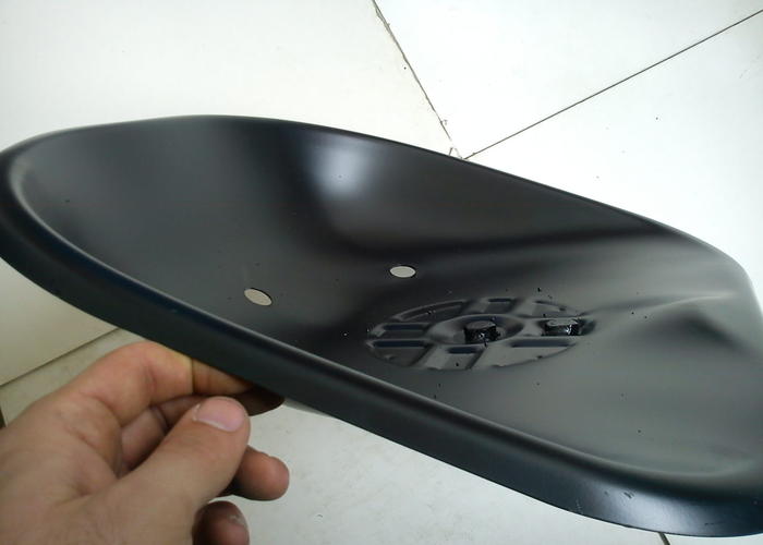 Univerzální anatomické sedadlo, lavor - kovové černé - pro starší traktory 48x44