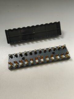 Pojistková skříňka 12 poloh, 180x45x30 - Zetor